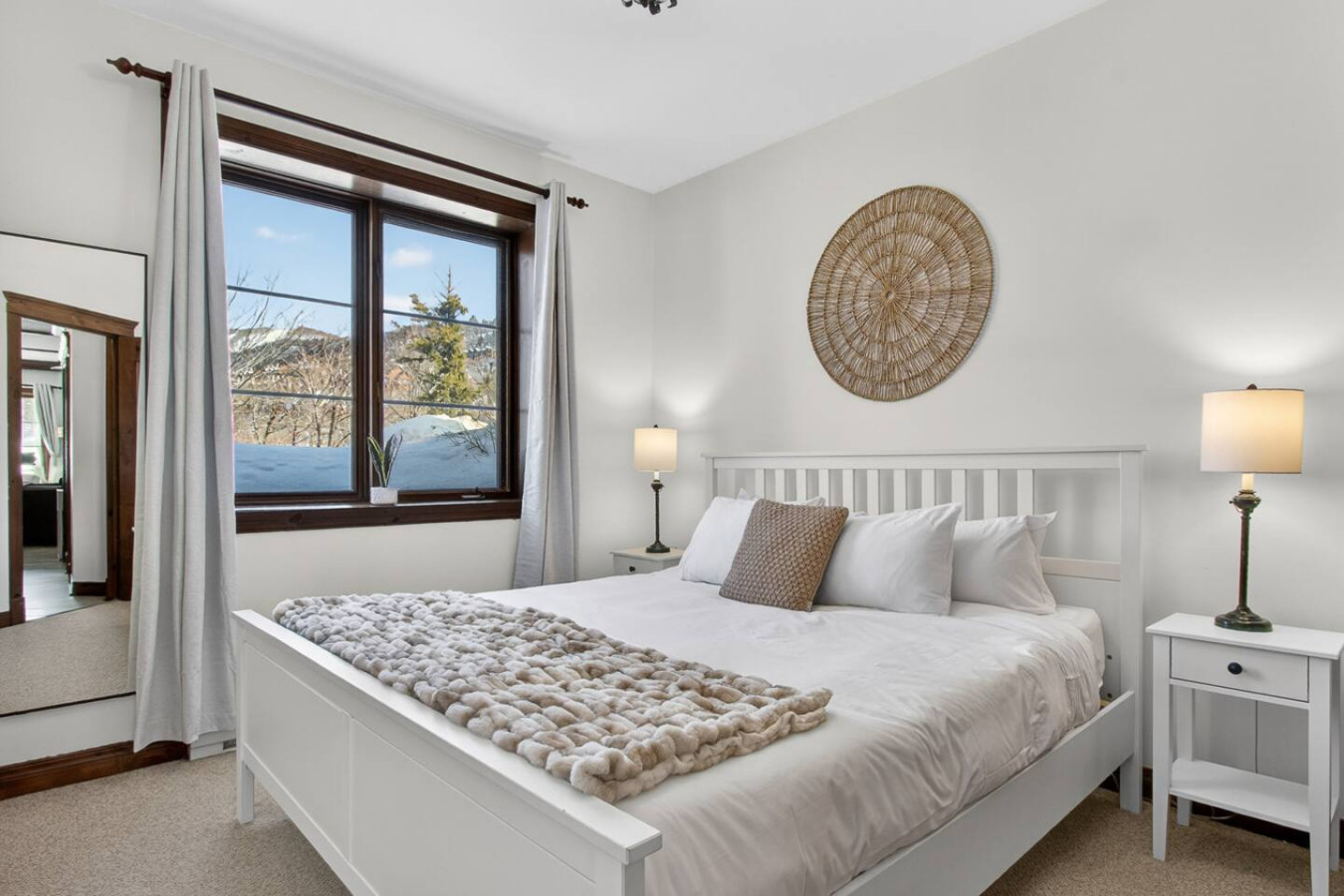 2BDR Condo w Summer Pool, 5 Mins to Village 20