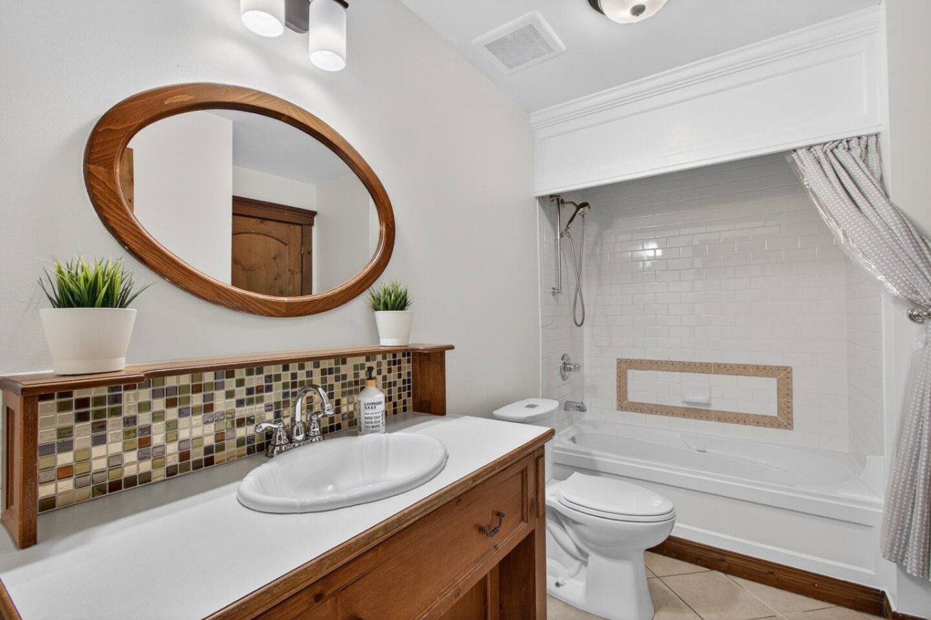 2BDR Condo w Summer Pool, 5 Mins to Village 17