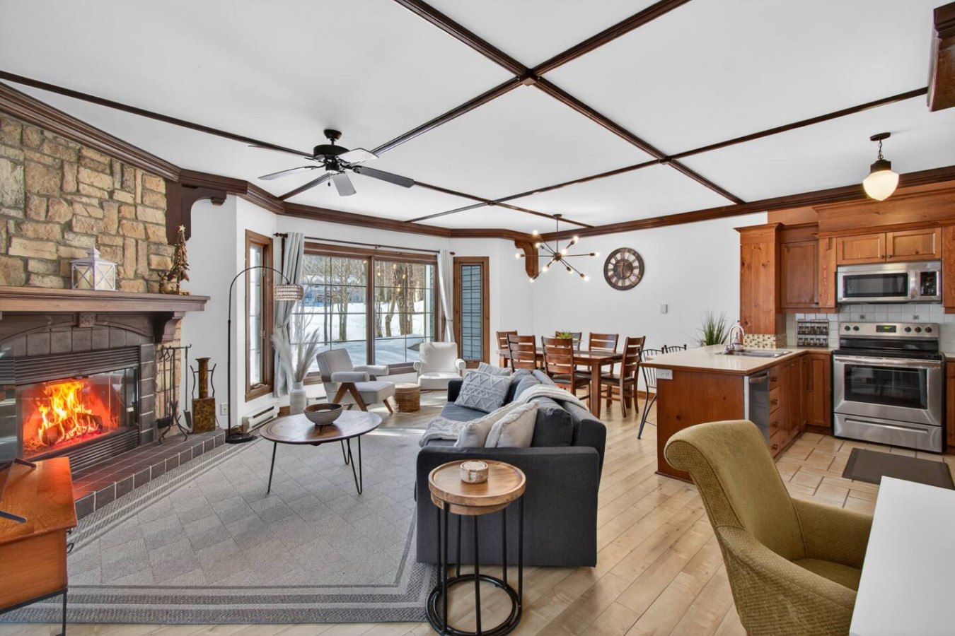 2BDR Condo w Summer Pool, 5 Mins to Village 7