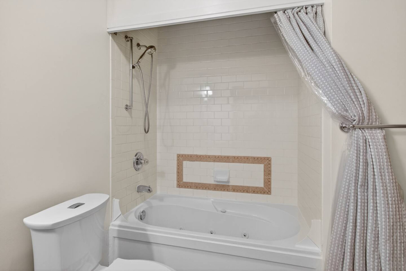 2BDR Condo w Summer Pool, 5 Mins to Village 19