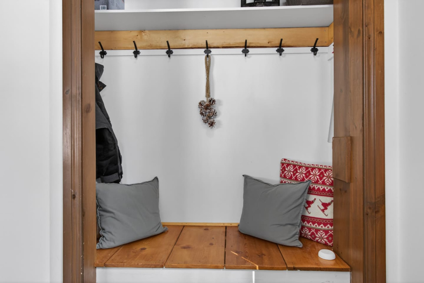 2BDR Condo w Summer Pool, 5 Mins to Village 25