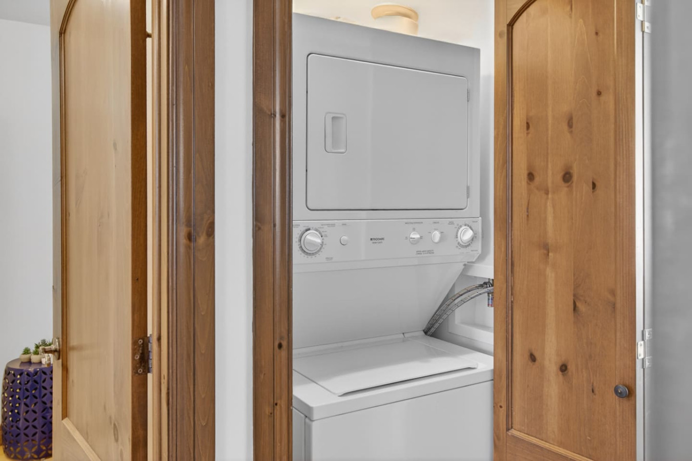 2BDR Condo w Summer Pool, 5 Mins to Village 24