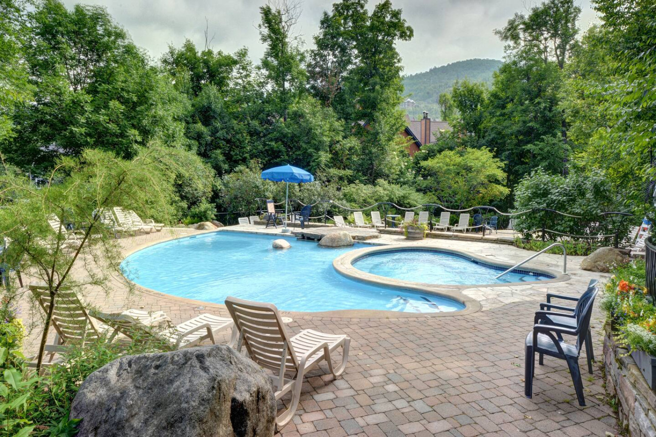 2BDR Condo w Summer Pool, 5 Mins to Village 5