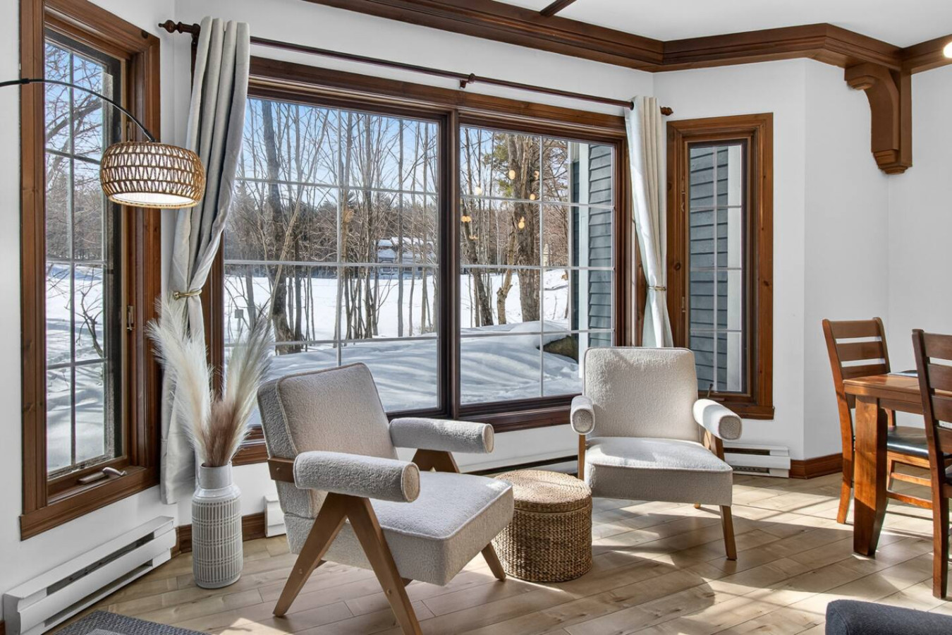 2BDR Condo w Summer Pool, 5 Mins to Village 8