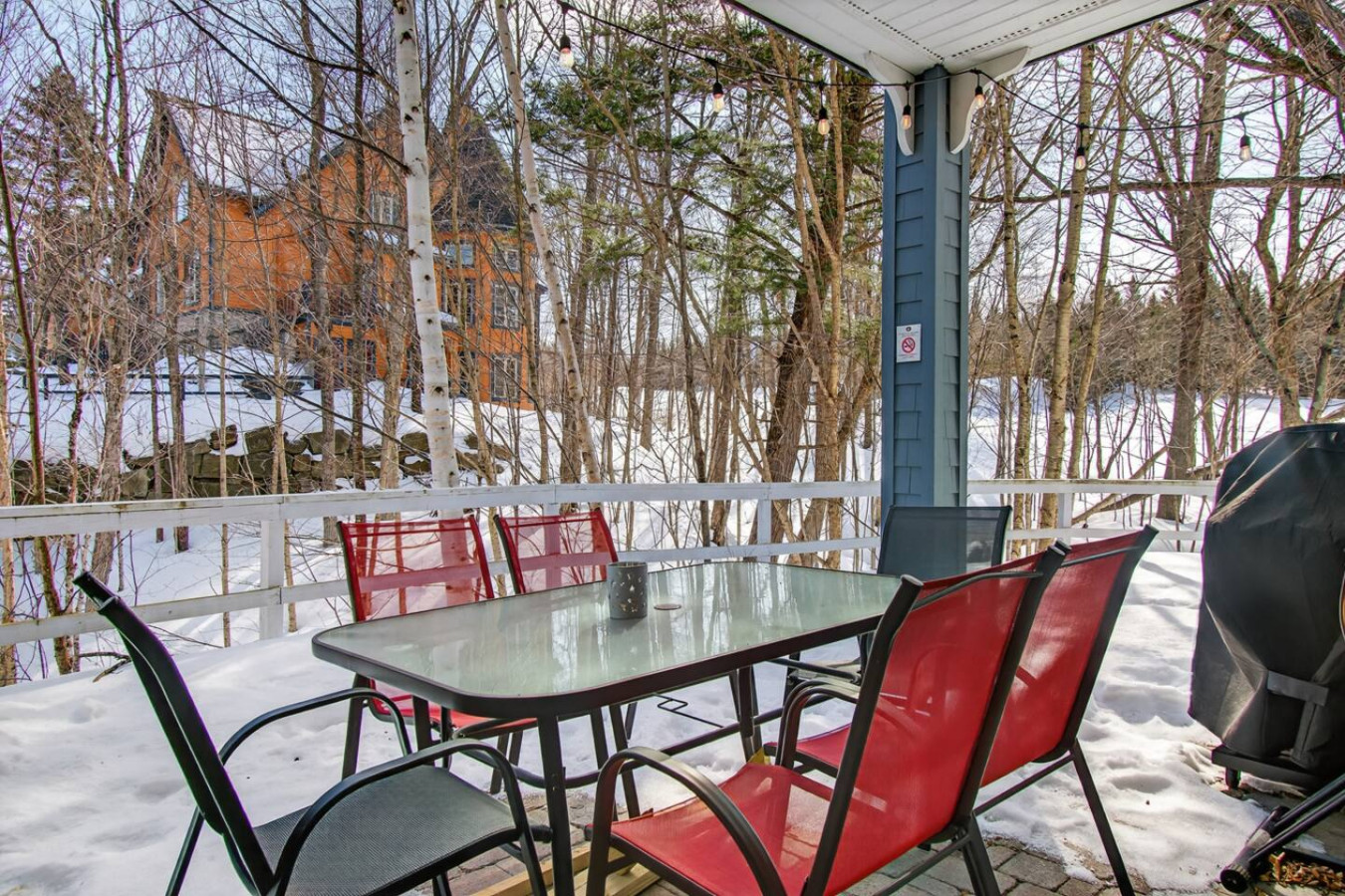 2BDR Condo w Summer Pool, 5 Mins to Village 26