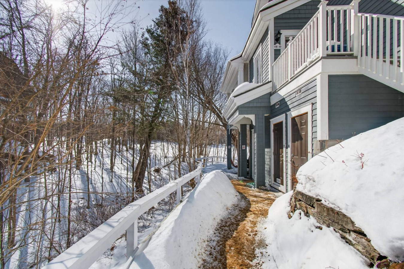 2BDR Condo w Summer Pool, 5 Mins to Village 32