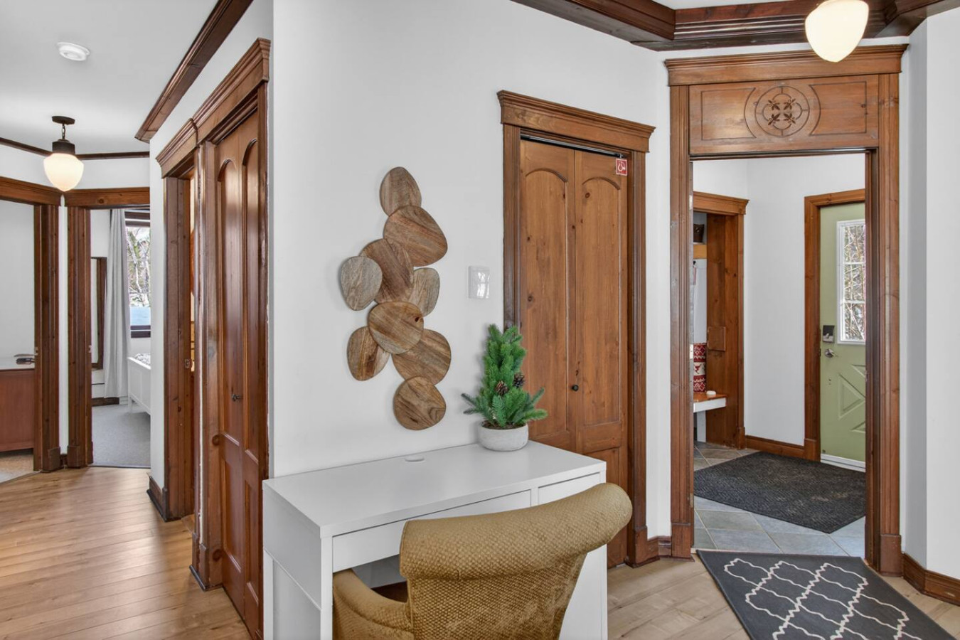 2BDR Condo w Summer Pool, 5 Mins to Village 9