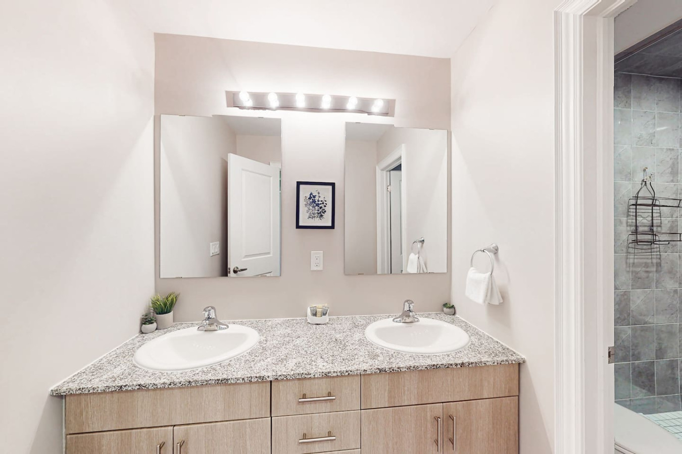 Family Townhome w/ Summer Pool | Photo 16