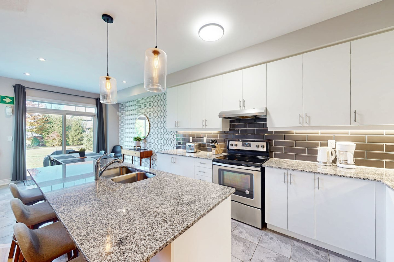 Family Townhome w/ Summer Pool | Photo 2