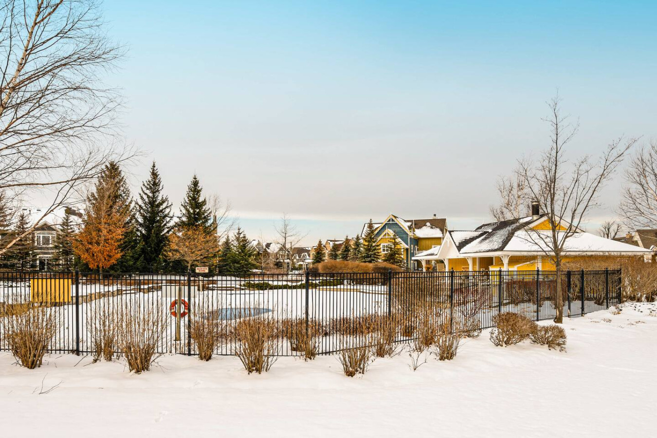 Family Townhome w/ Summer Pool | Photo 35