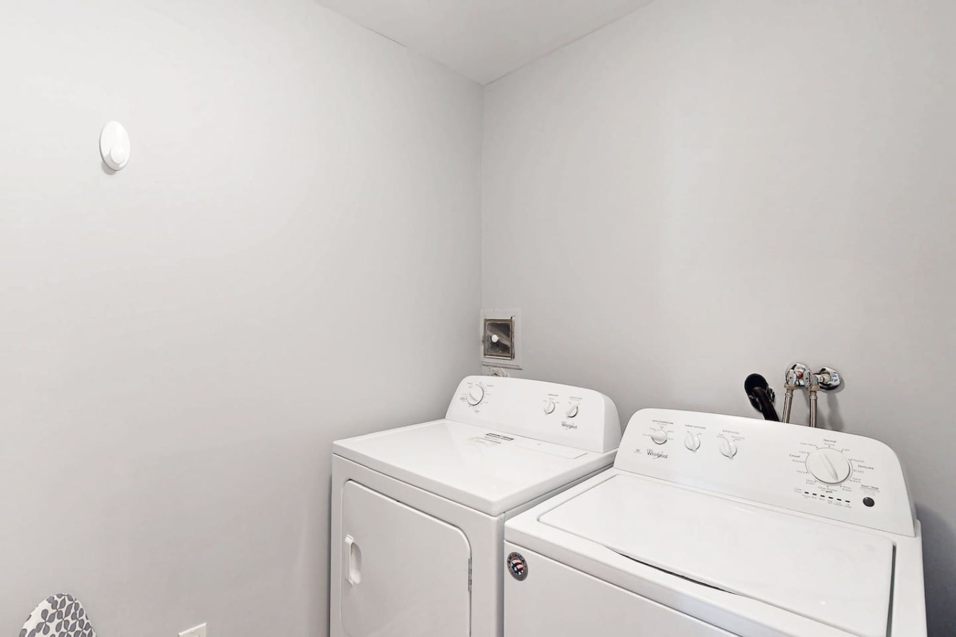 Family Townhome w/ Summer Pool | Photo 23