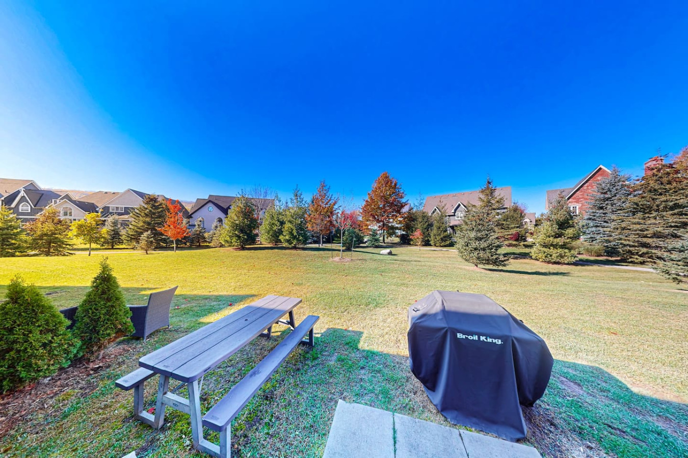 Family Townhome w/ Summer Pool | Photo 4