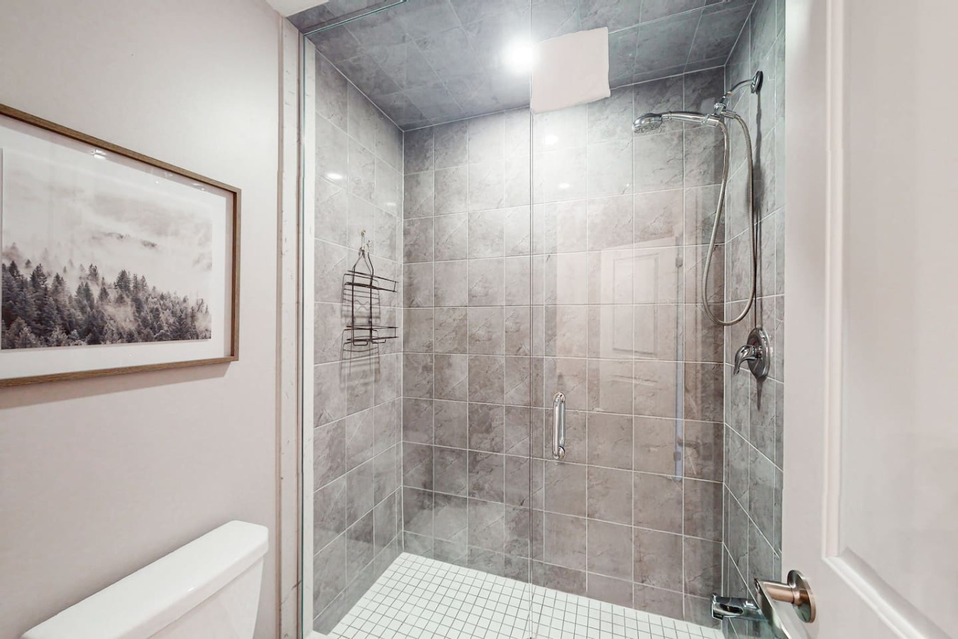 Family Townhome w/ Summer Pool | Photo 17