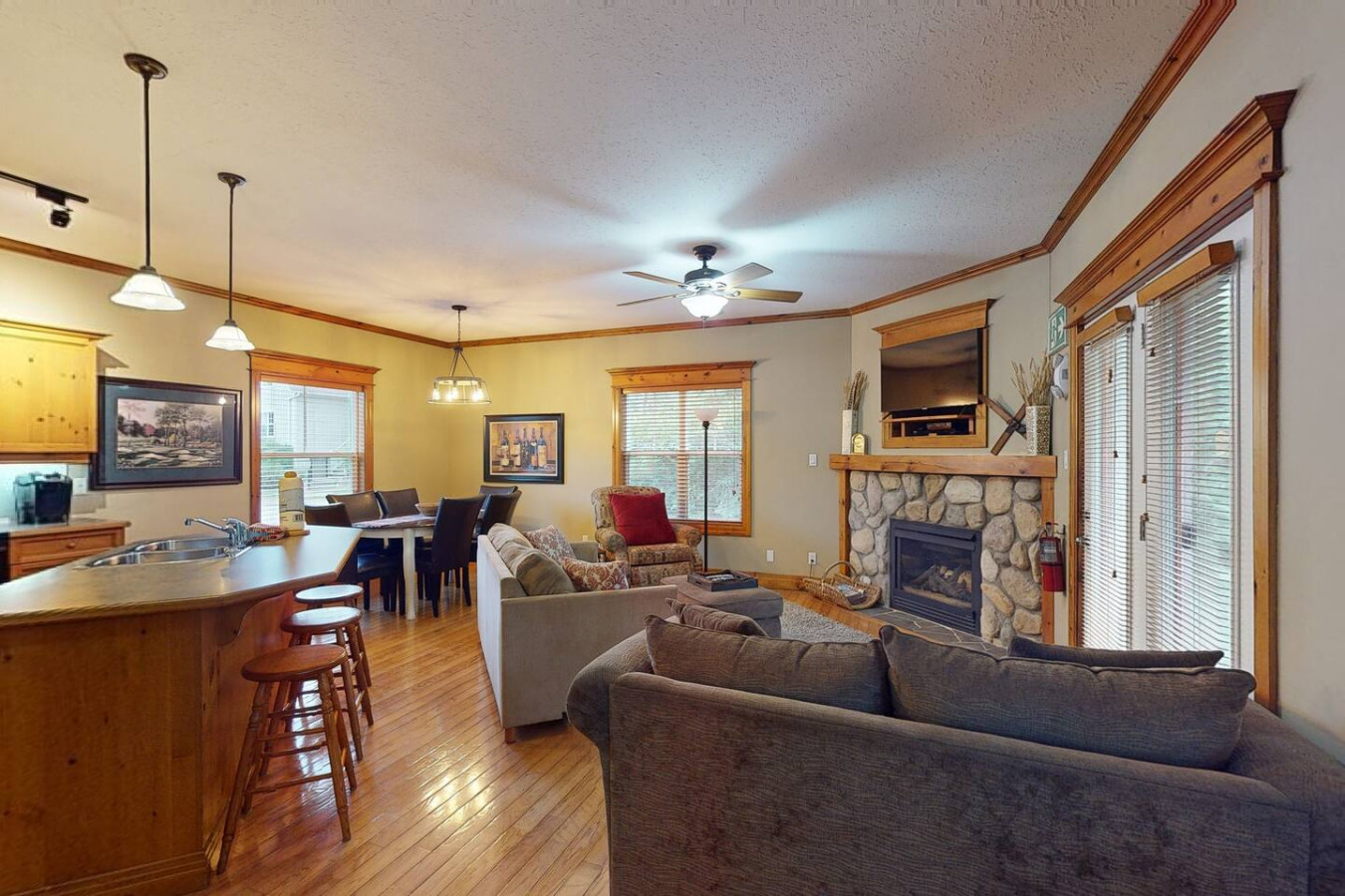 2BD Condo, Mins to Village w/ Summer Pool | Photo 6