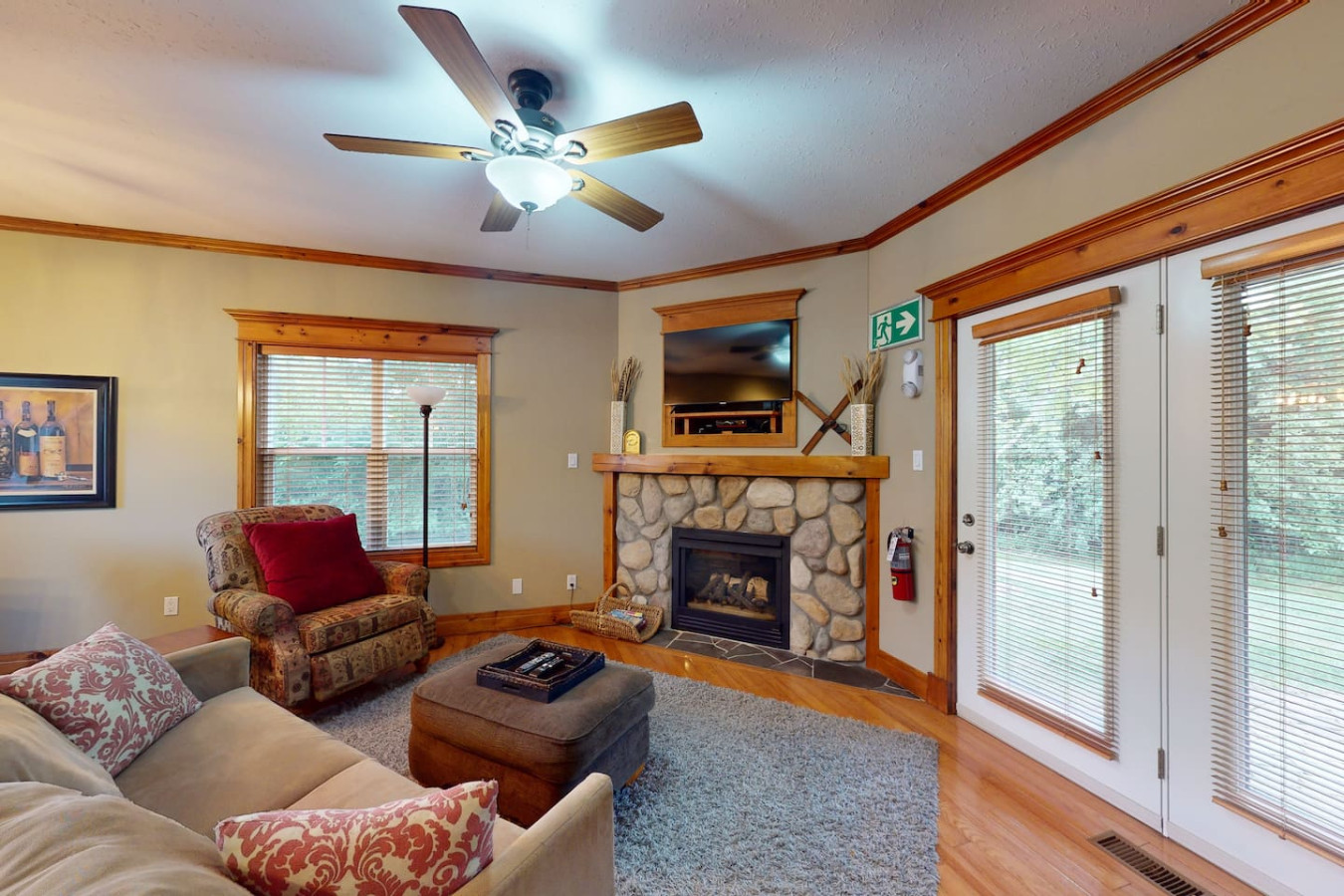 2BD Condo, Mins to Village w/ Summer Pool