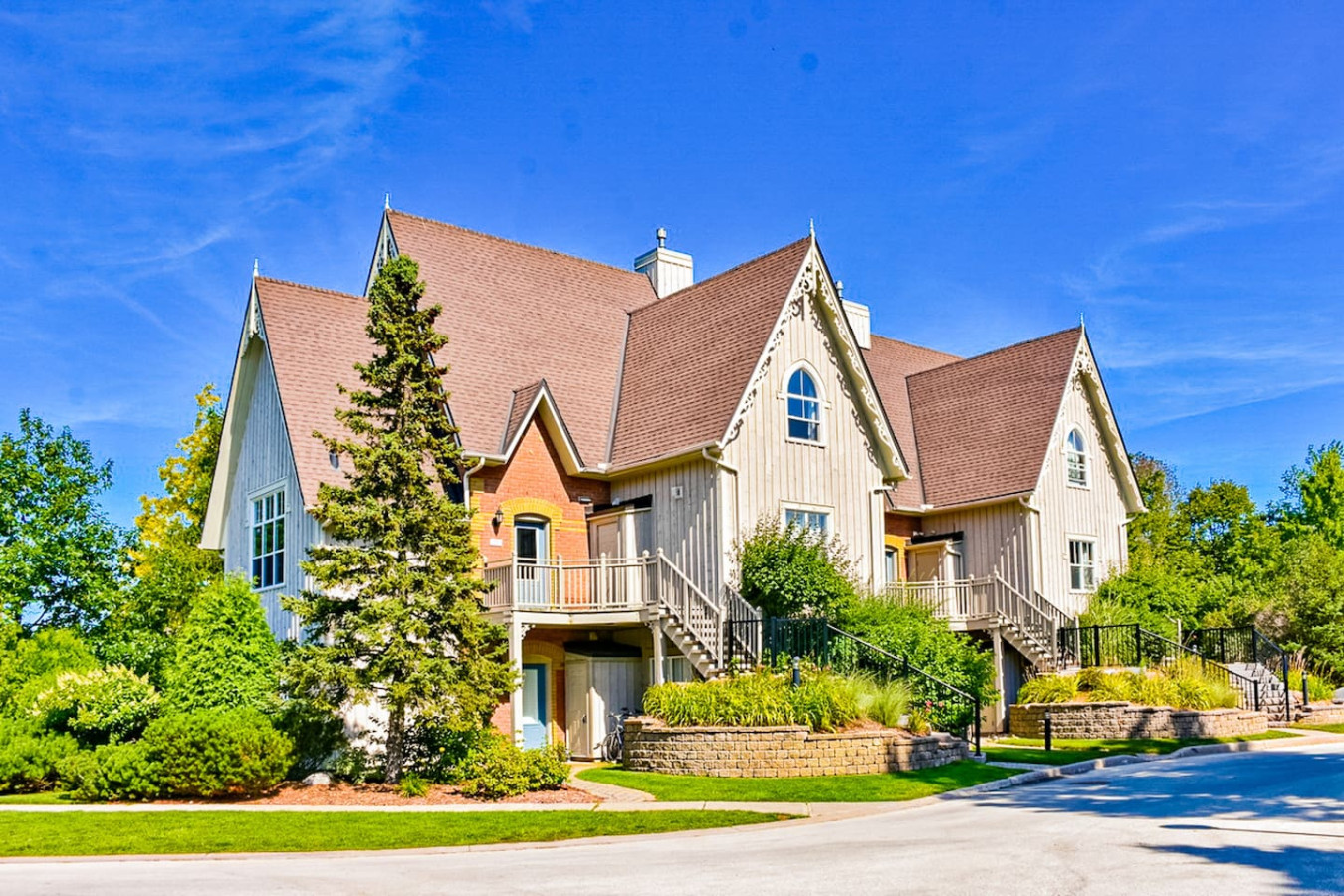 Bright 2BDR Condo with Summer Pool | Photo 17