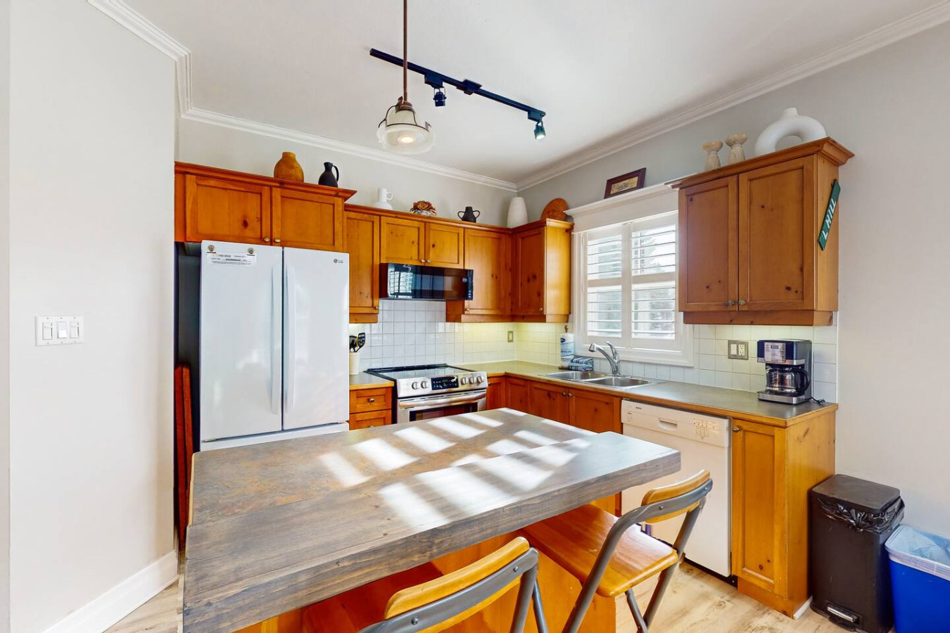 Bright 2BDR Condo with Summer Pool | Photo 8