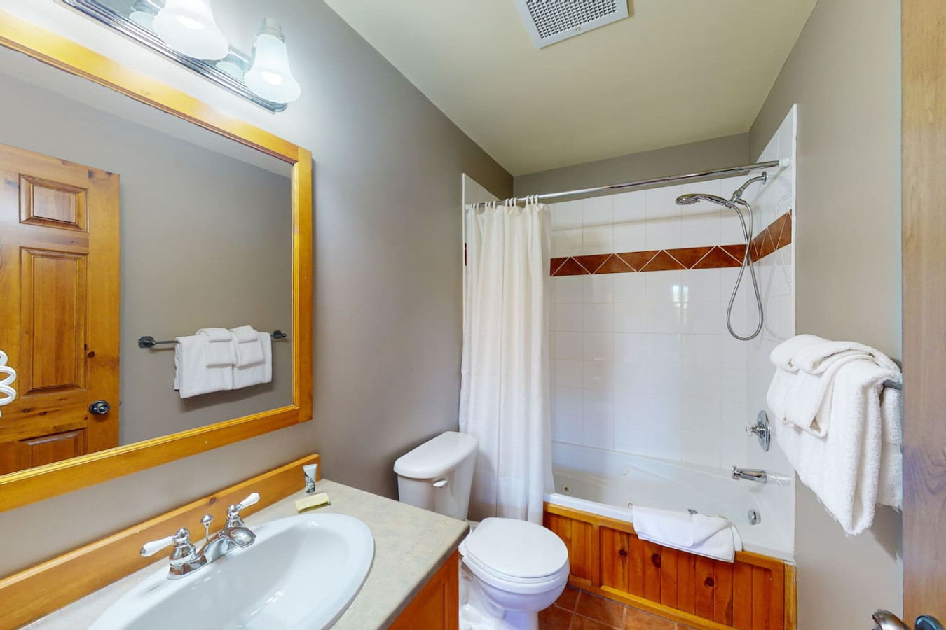 2BDR Getaway near Blue with Free Shuttle | Photo 14