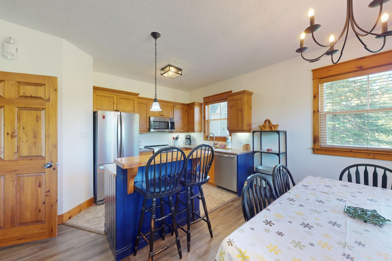 2BDR Getaway near Blue with Free Shuttle | Photo 9