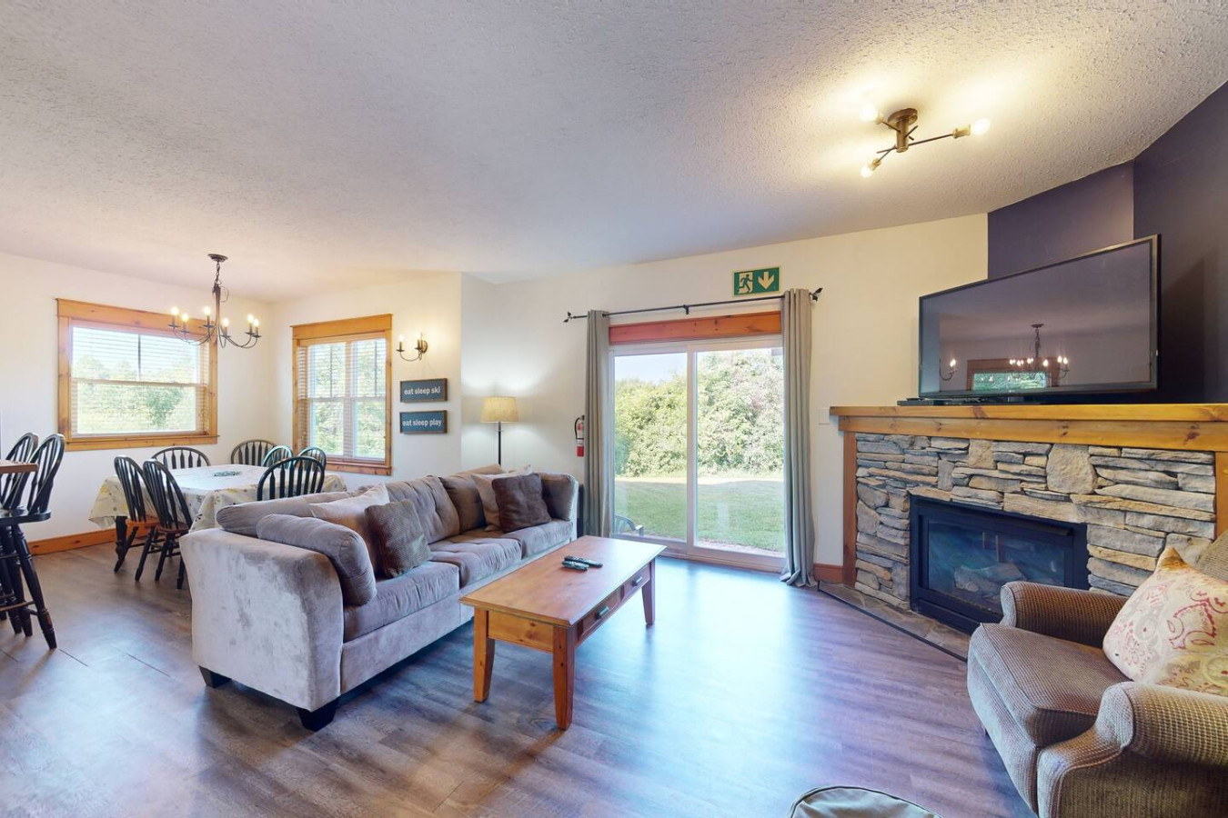 2BDR Getaway near Blue with Free Shuttle | Photo 6