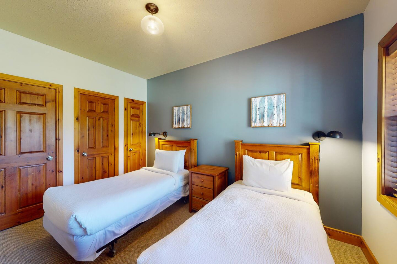 2BDR Getaway near Blue with Free Shuttle | Photo 15