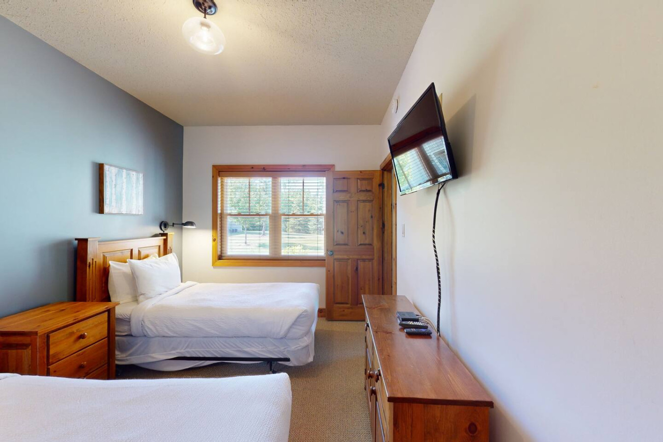 2BDR Getaway near Blue with Free Shuttle | Photo 16