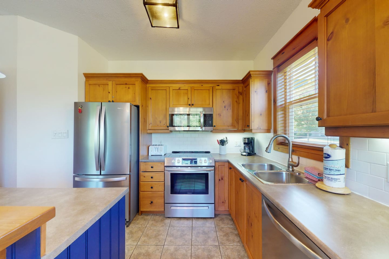 2BDR Getaway near Blue with Free Shuttle | Photo 2