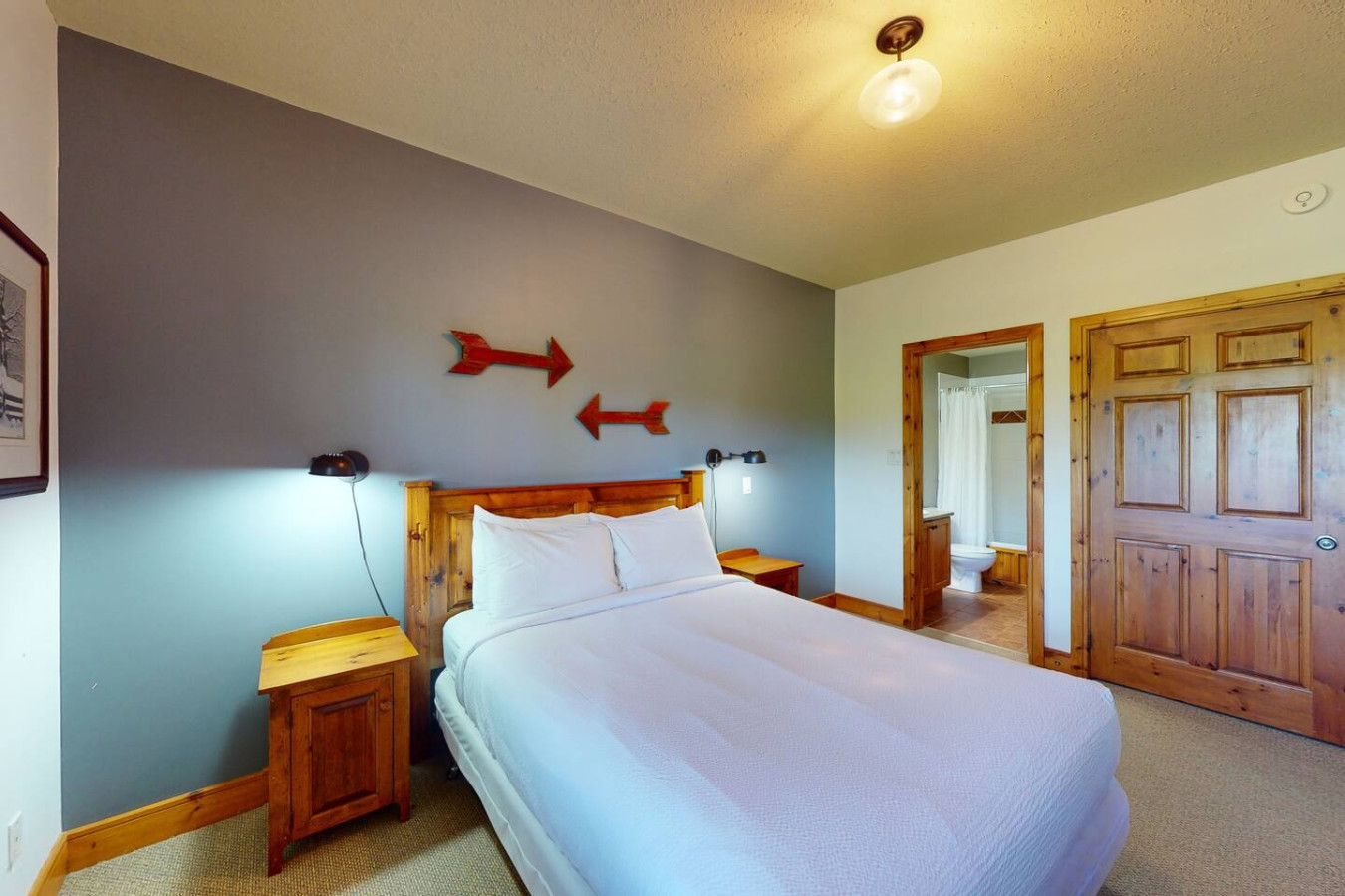 2BDR Getaway near Blue with Free Shuttle | Photo 13