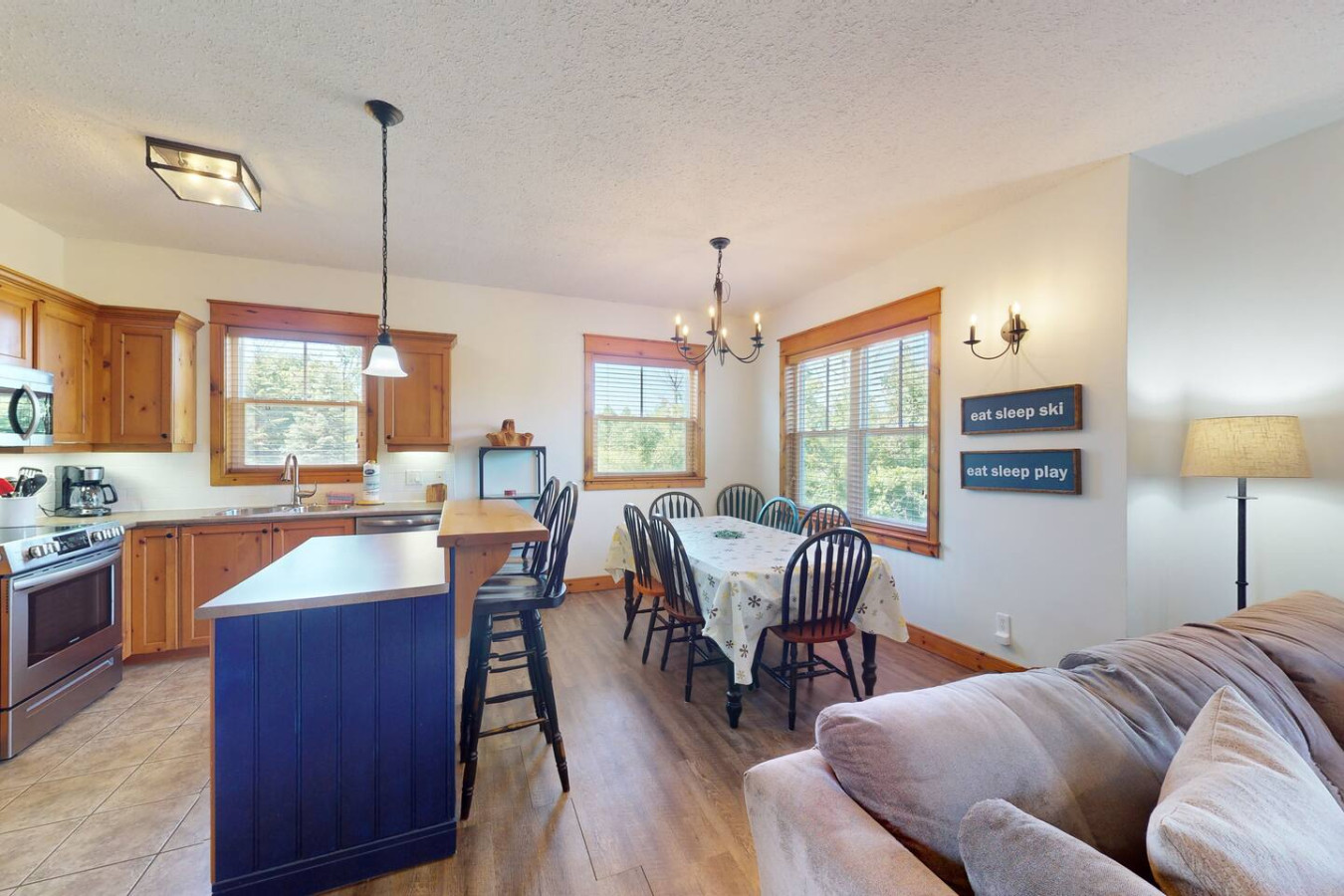 2BDR Getaway near Blue with Free Shuttle | Photo 10