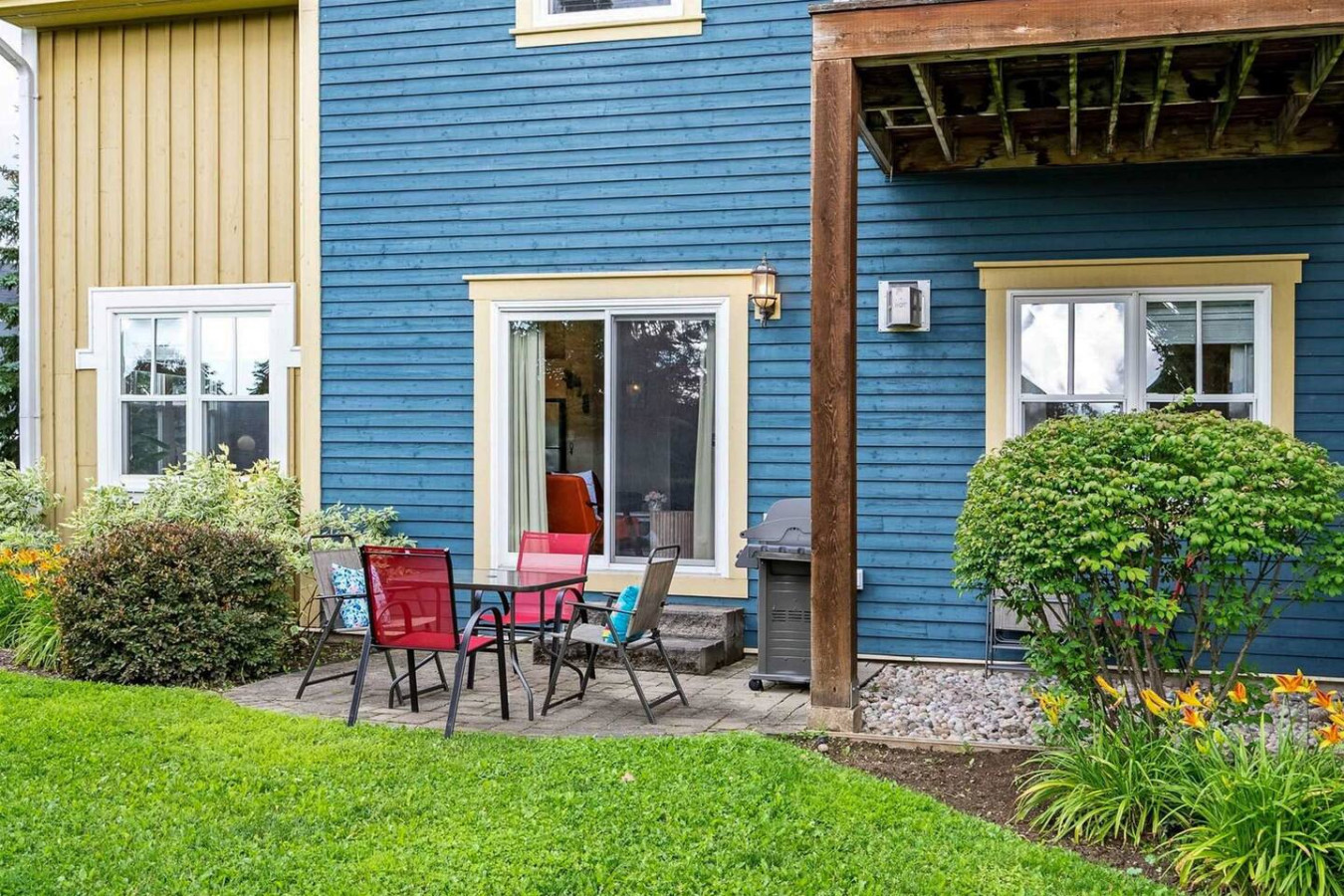 Stylish 2BDR Condo with Summer Pool | Photo 17