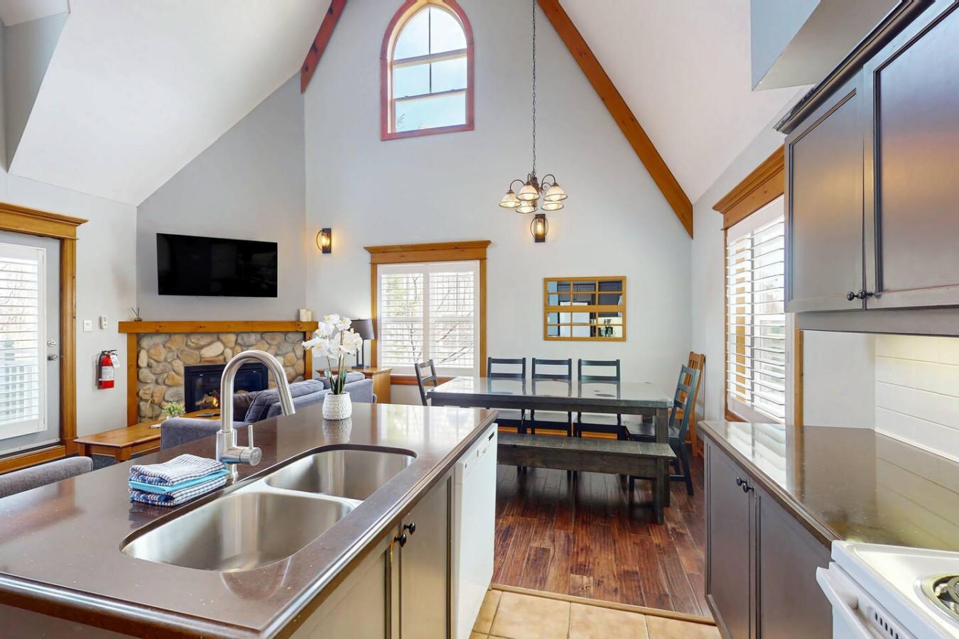 Spacious Family Getaway w/ Free Shuttle to Blue | Photo 9