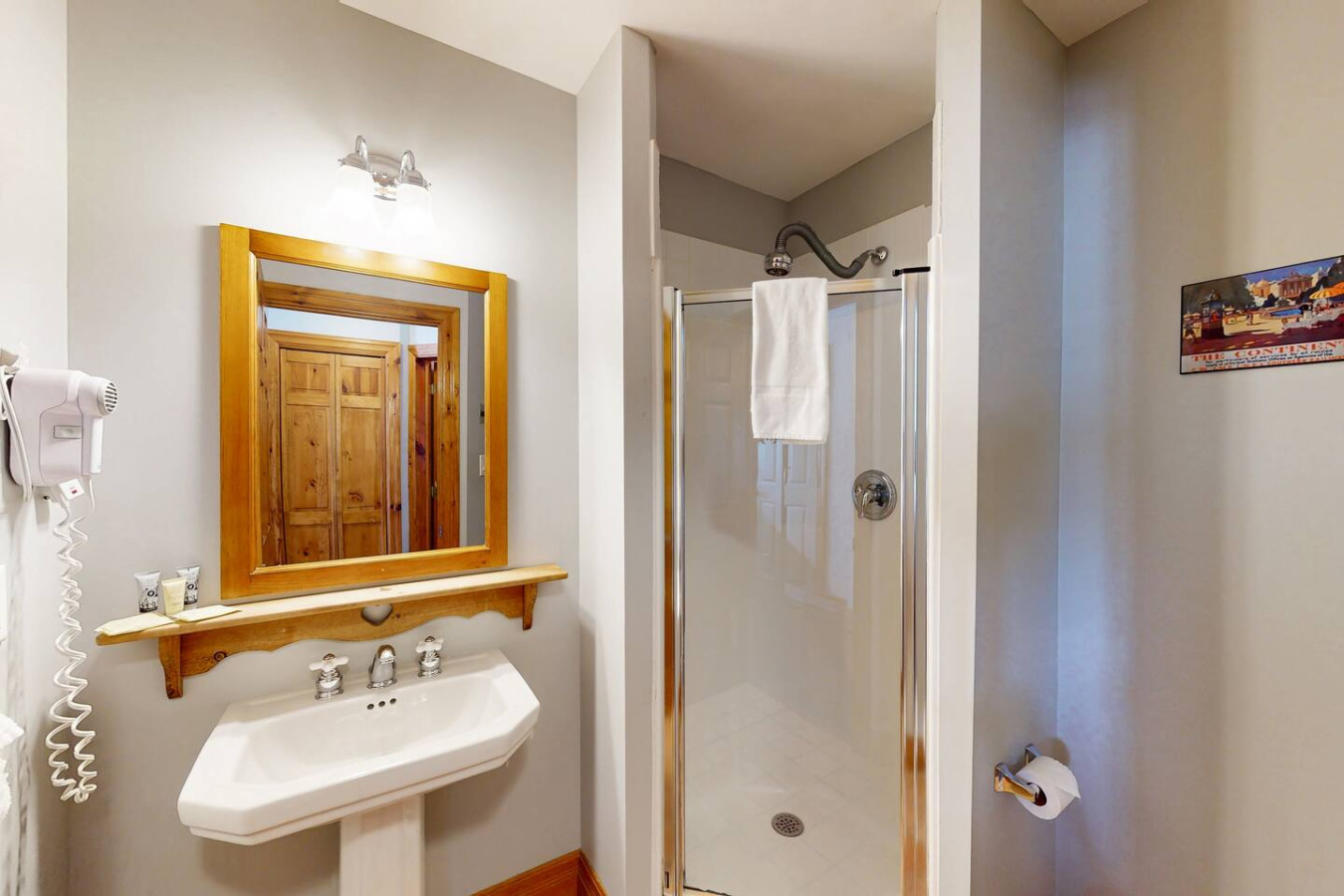 Spacious Family Getaway w/ Free Shuttle to Blue | Photo 19