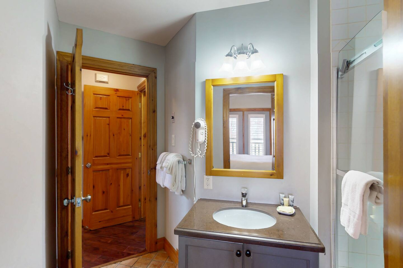 Spacious Family Getaway w/ Free Shuttle to Blue | Photo 16