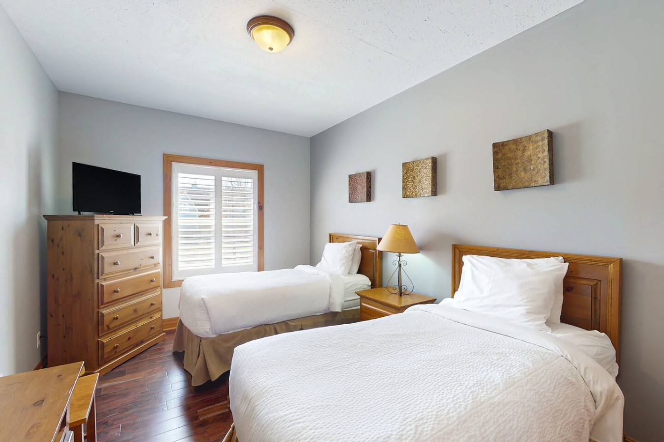 Spacious Family Getaway w/ Free Shuttle to Blue | Photo 17