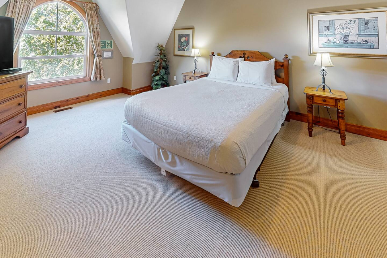 3BDR Condo on Golf Course, Near Village | Photo 4