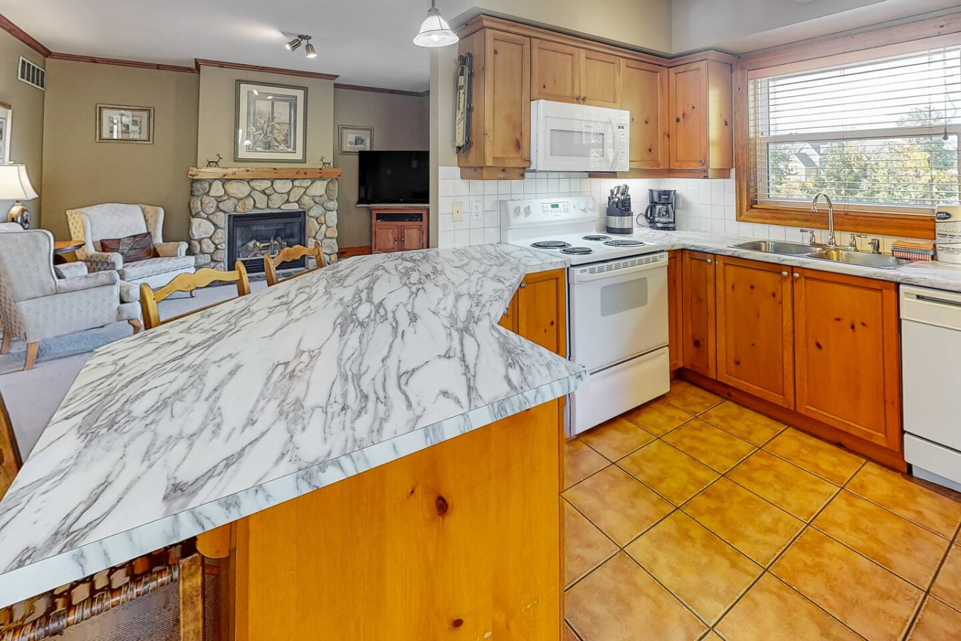 3BDR Condo on Golf Course, Near Village | Photo 7