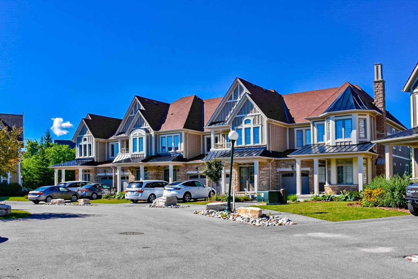 4BDR Spacious Blue Mtn Home with Summer Pool | Photo 21