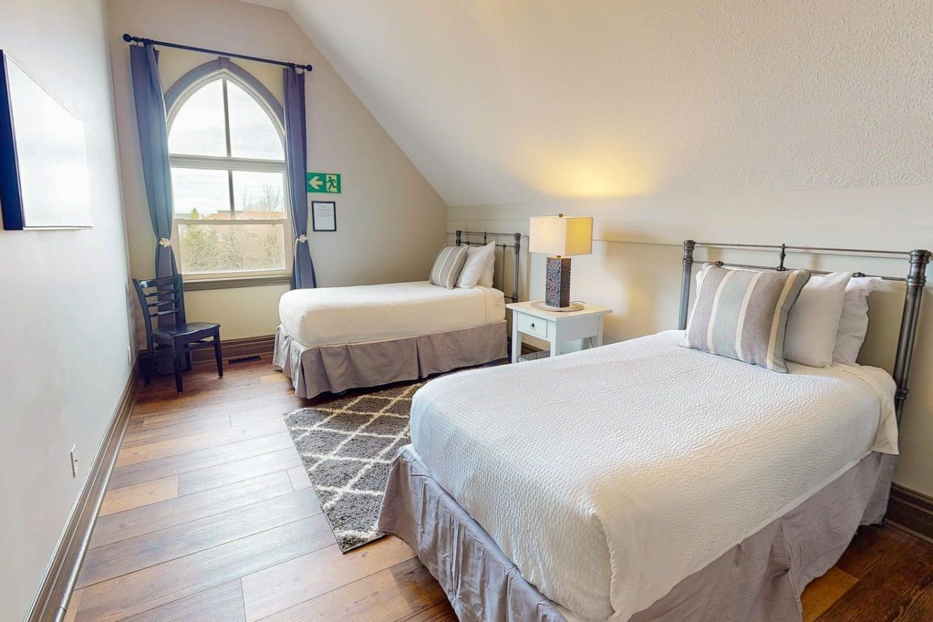 4BDR Spacious Blue Mtn Home with Summer Pool | Photo 16