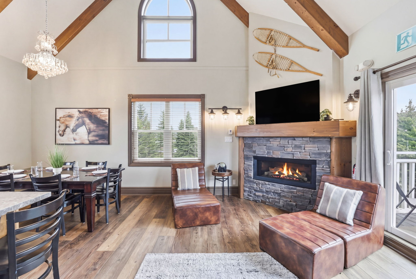 242 Snowbridge with Summer Pool