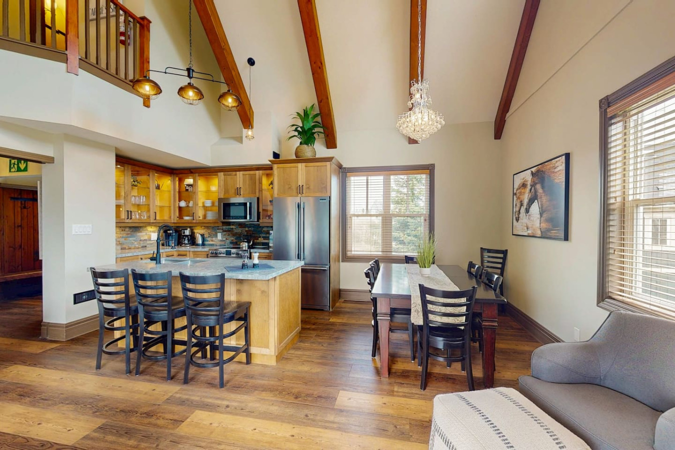 4BDR Spacious Blue Mtn Home with Summer Pool | Photo 8