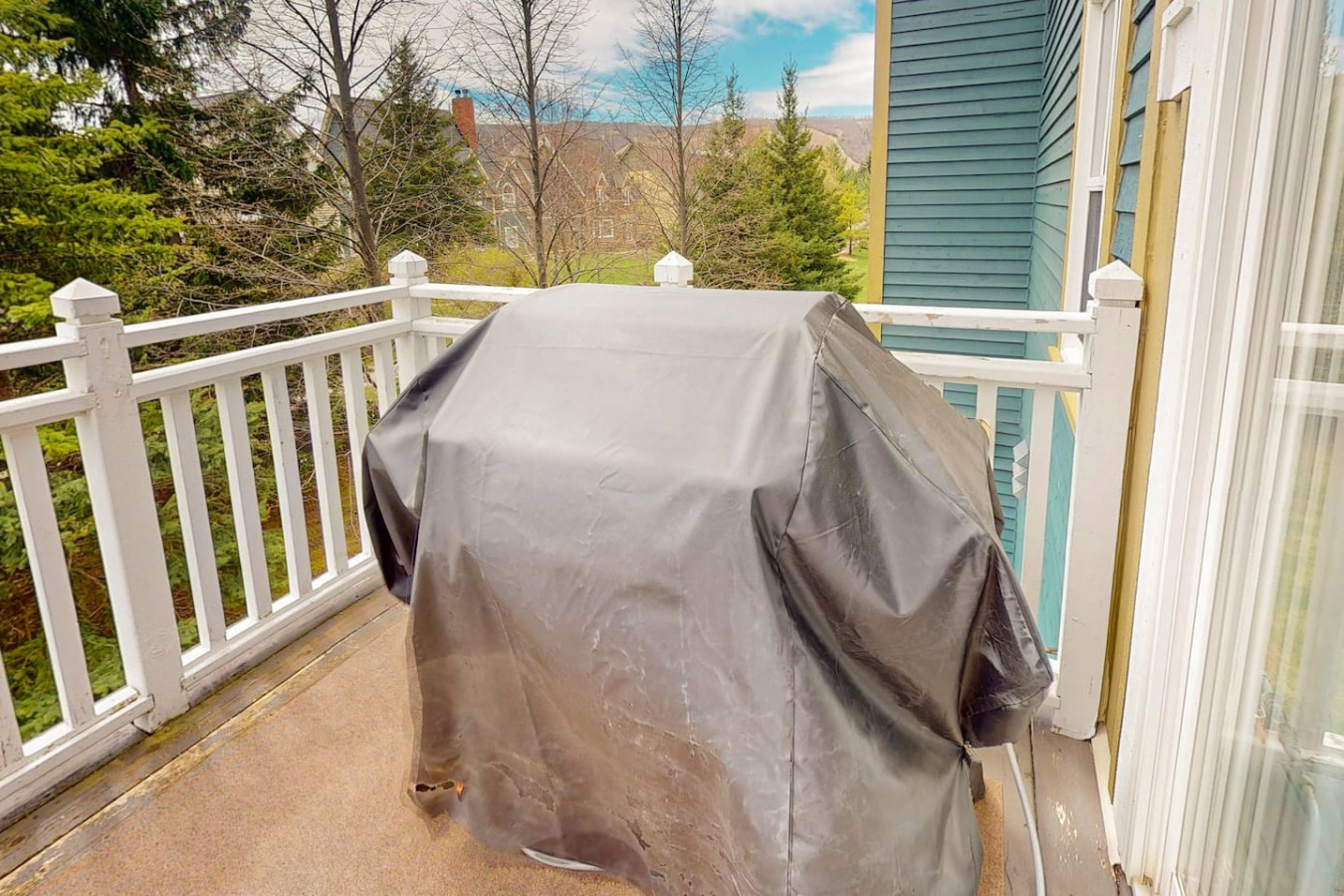 4BDR Spacious Blue Mtn Home with Summer Pool | Photo 11