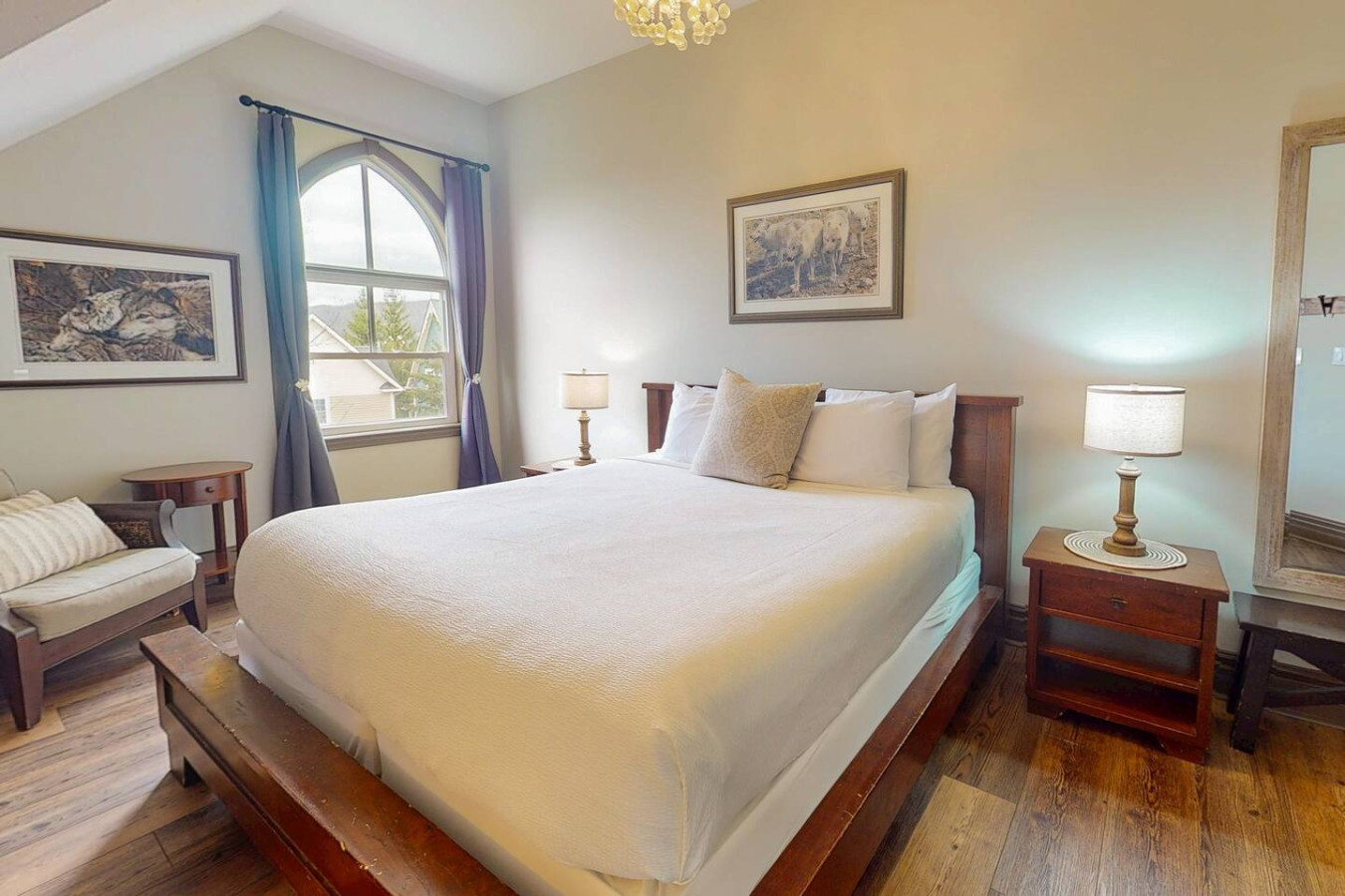 4BDR Spacious Blue Mtn Home with Summer Pool | Photo 3