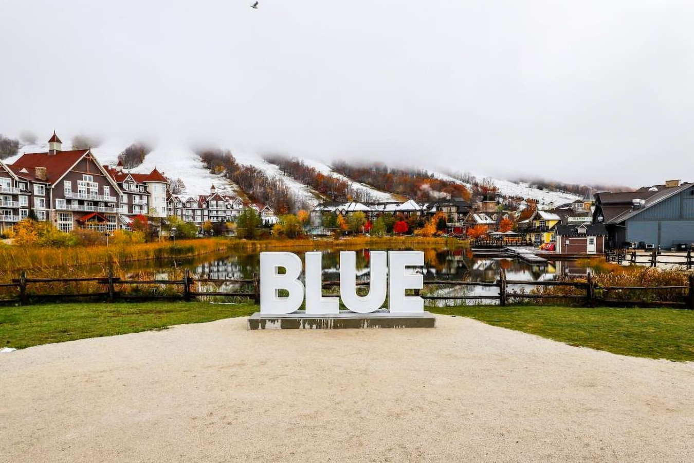 4BDR Spacious Blue Mtn Home with Summer Pool | Photo 33