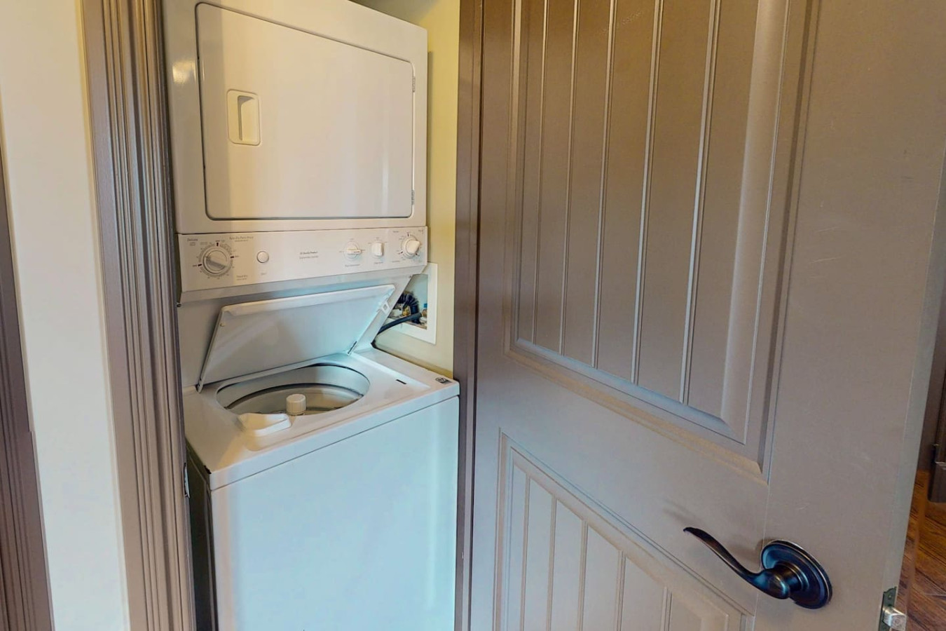 4BDR Spacious Blue Mtn Home with Summer Pool | Photo 25