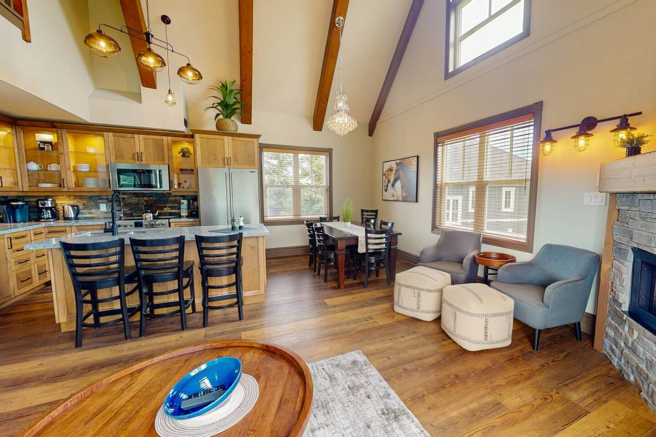 4BDR Spacious Blue Mtn Home with Summer Pool | Photo 7