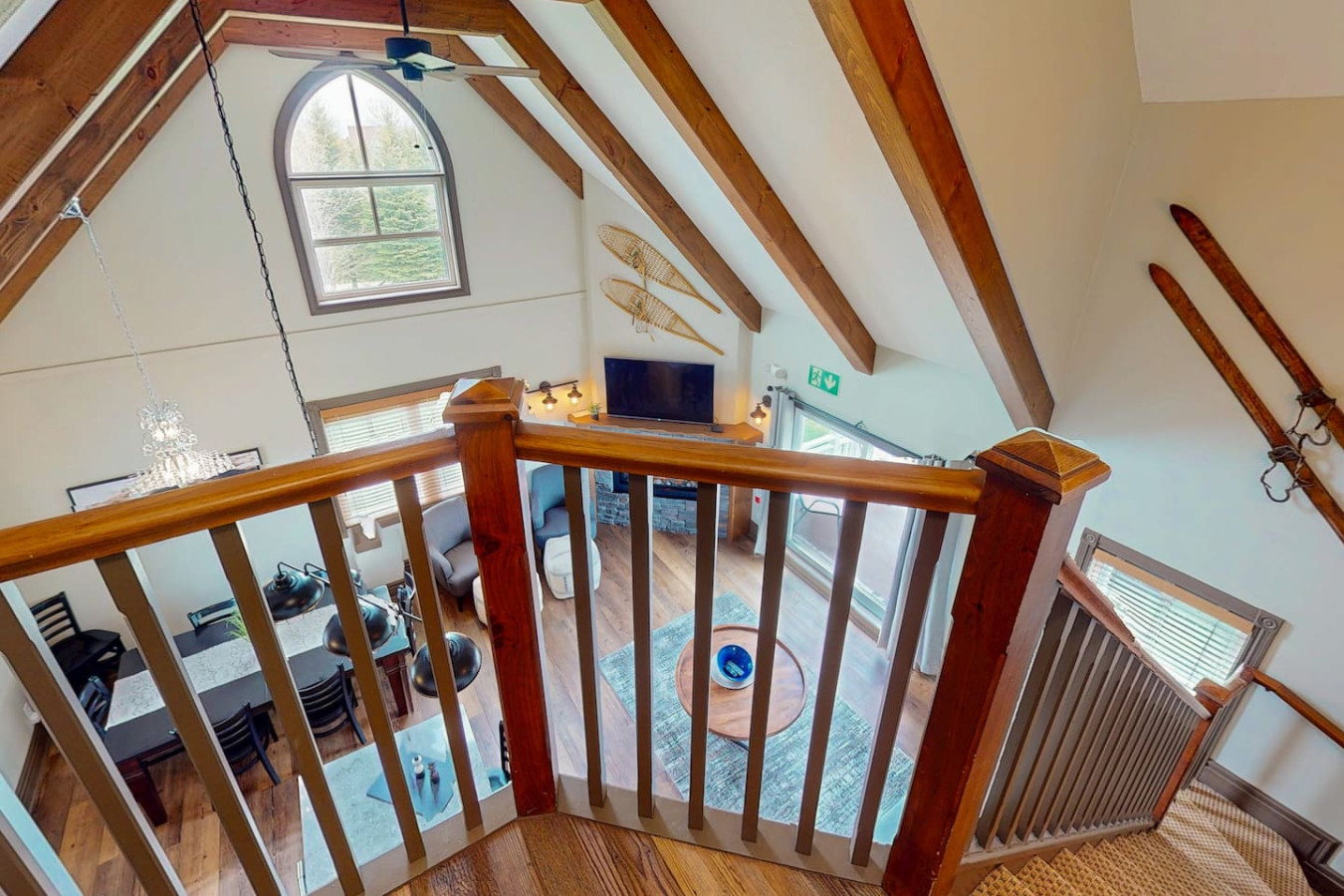 4BDR Spacious Blue Mtn Home with Summer Pool | Photo 12