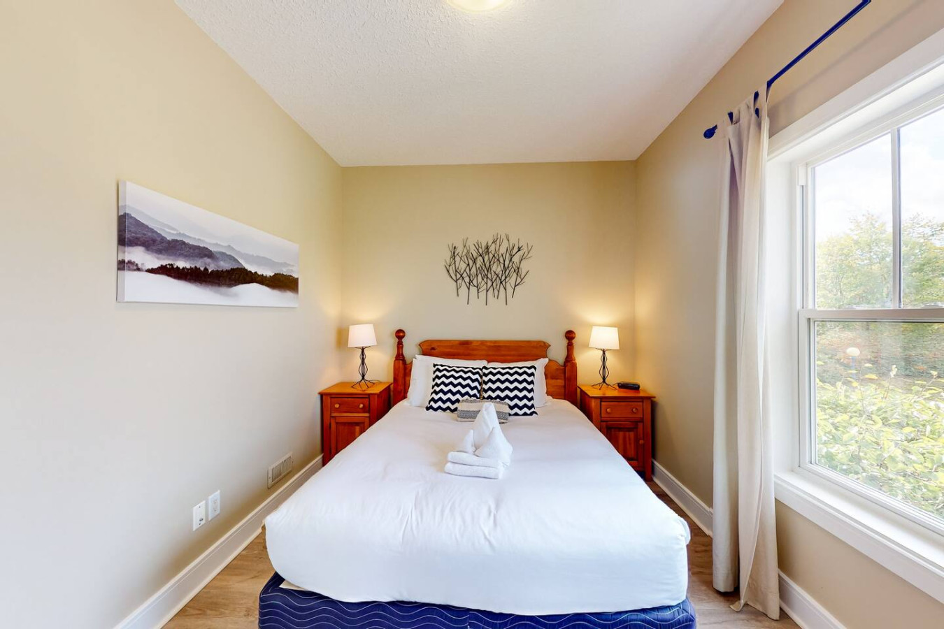 Bright 3BDR Condo Near Blue | Dog Friendly | Photo 16