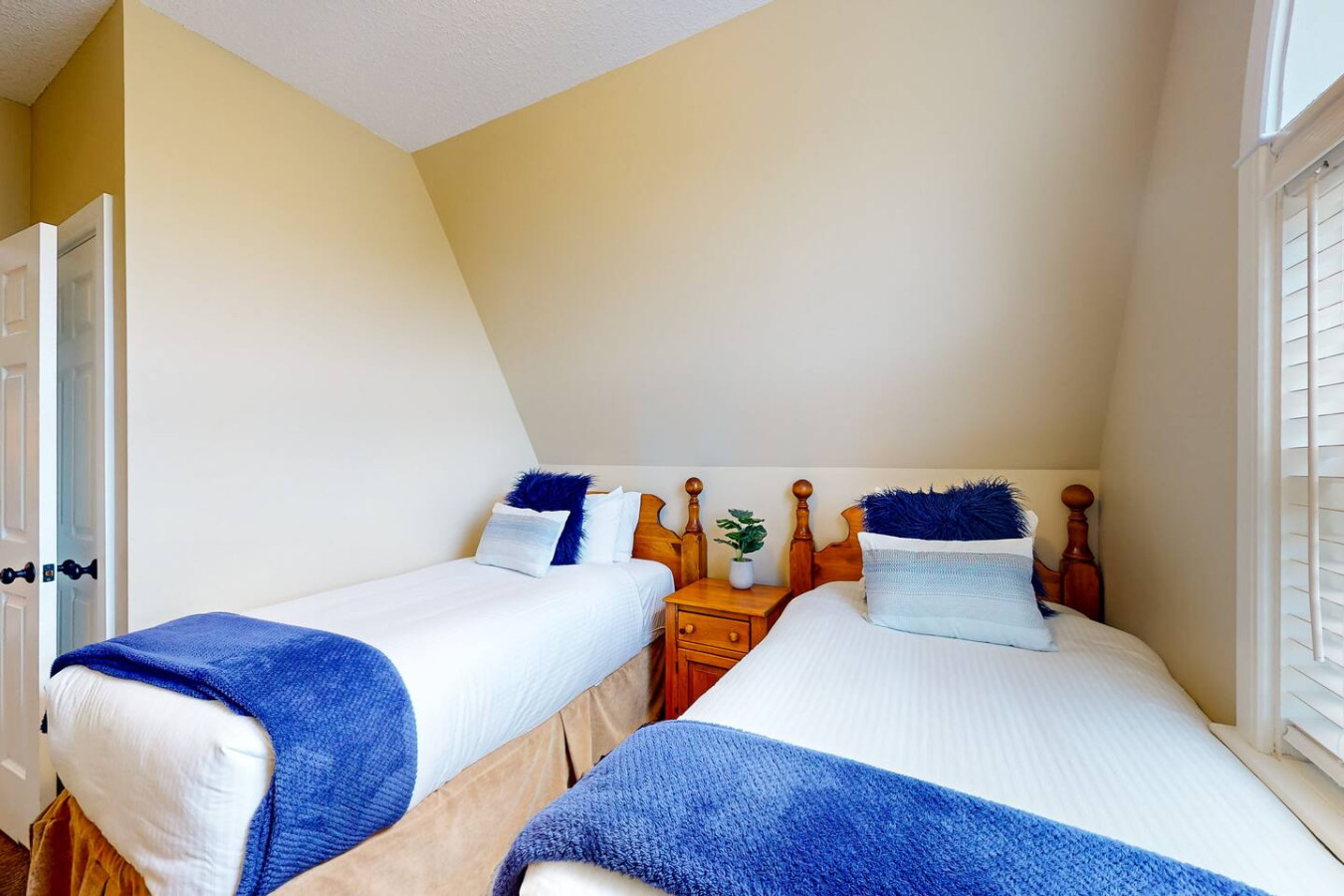 Bright 3BDR Condo Near Blue | Dog Friendly | Photo 21