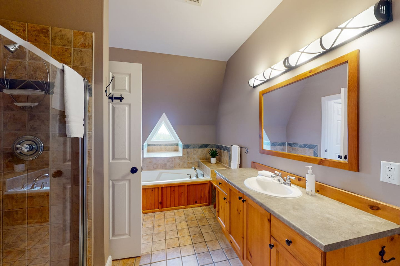 Bright 3BDR Condo Near Blue | Dog Friendly | Photo 15