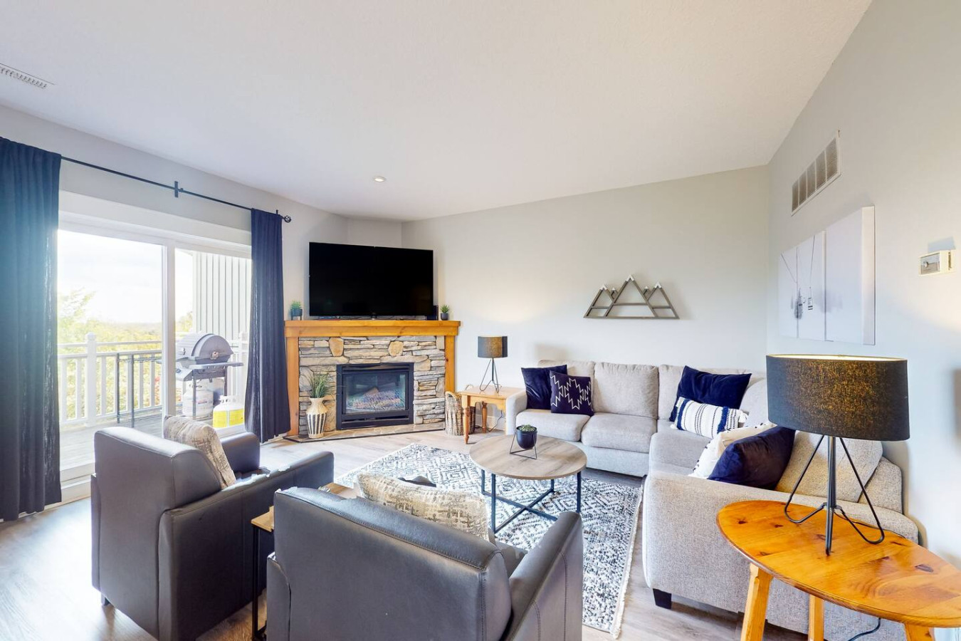 Bright 3BDR Condo Near Blue | Dog Friendly